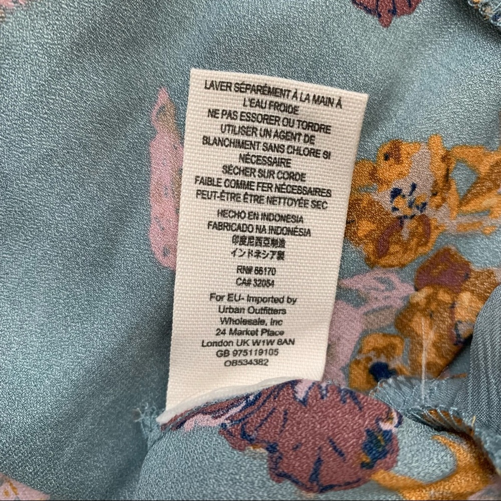 Free People Pebble Crepe So Fine Smocked Tunic Top Floral Blue Blouse Sm… - Picture 11 of 13